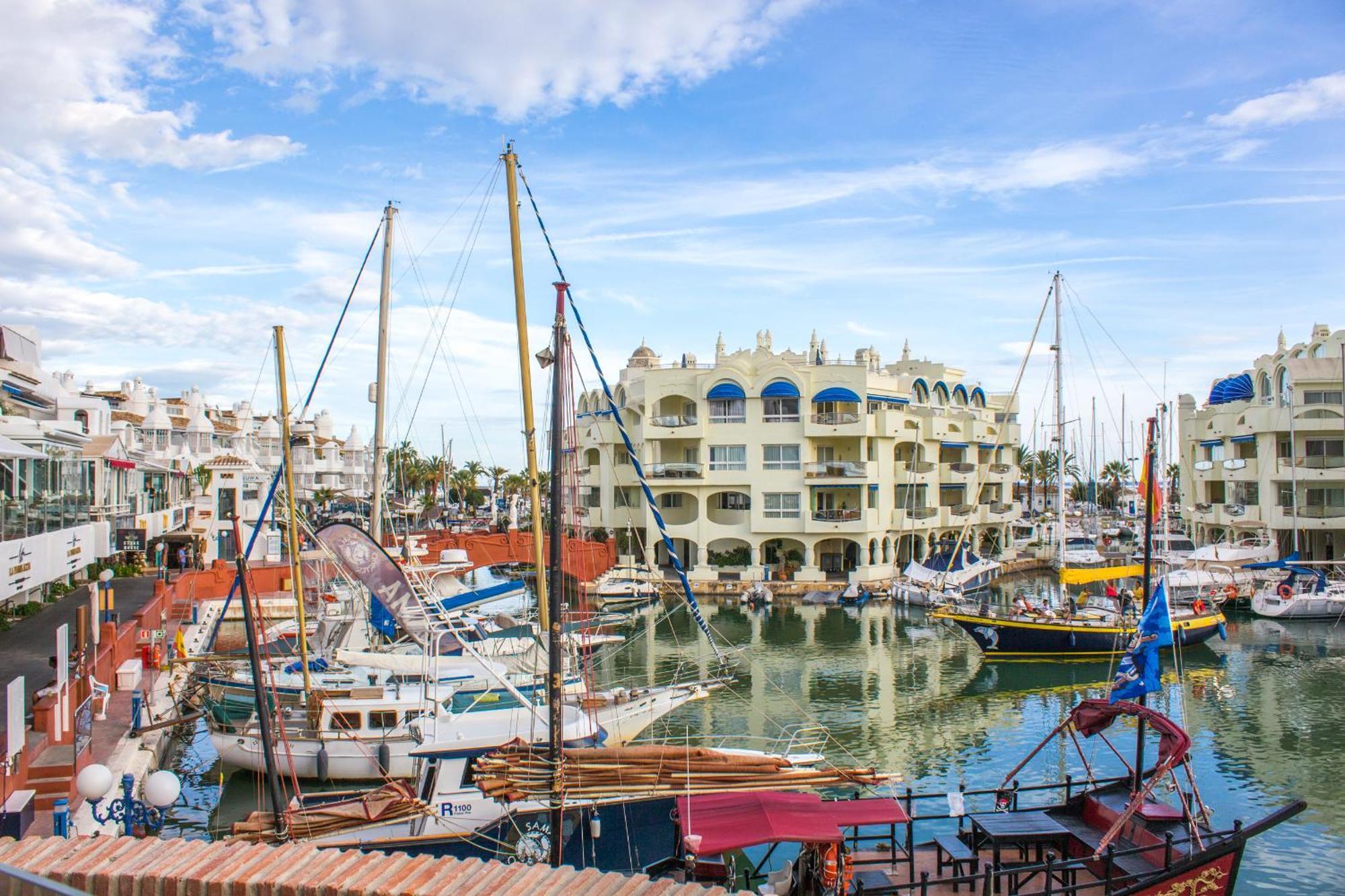 Lejlighed Benal Ii, Estudio Con Parque Acuatico Y Vistas Al Mar.