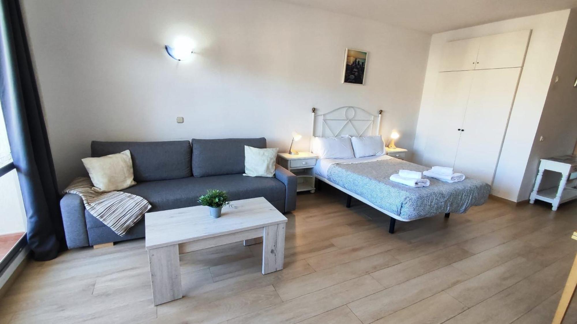 Benal Ii, Estudio Con Parque Acuatico Y Vistas Al Mar. Lejlighed Benalmádena